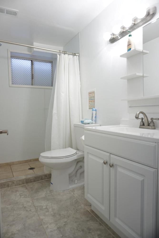 Double Room with Shared Bathroom interior